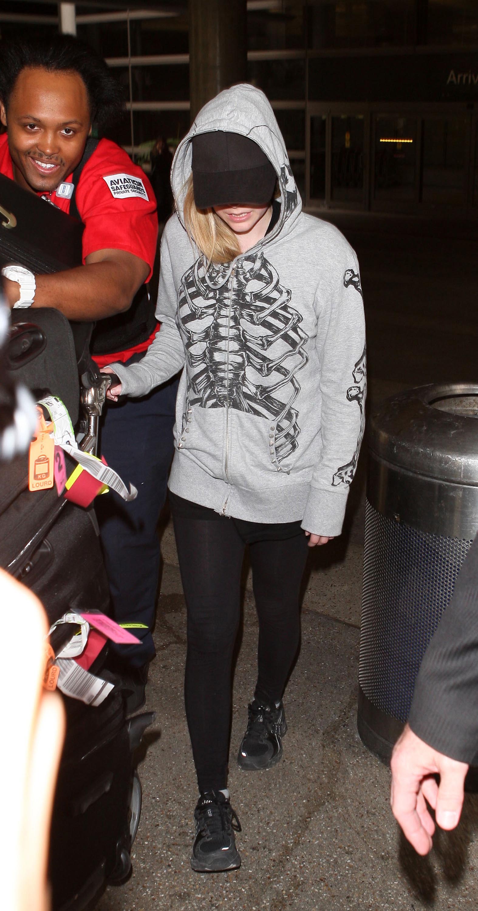 Preppie Avril Lavigne at LAX Airport 3