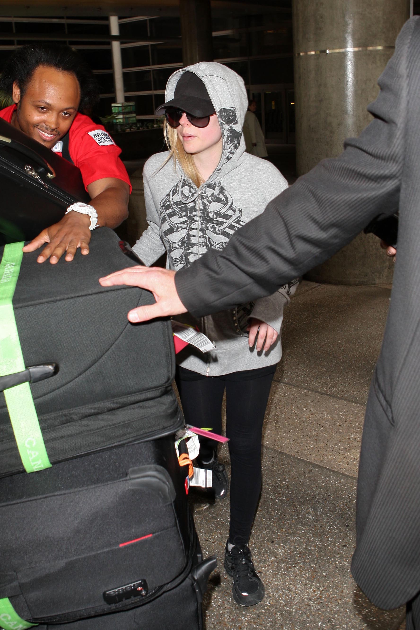 Preppie Avril Lavigne at LAX Airport 4